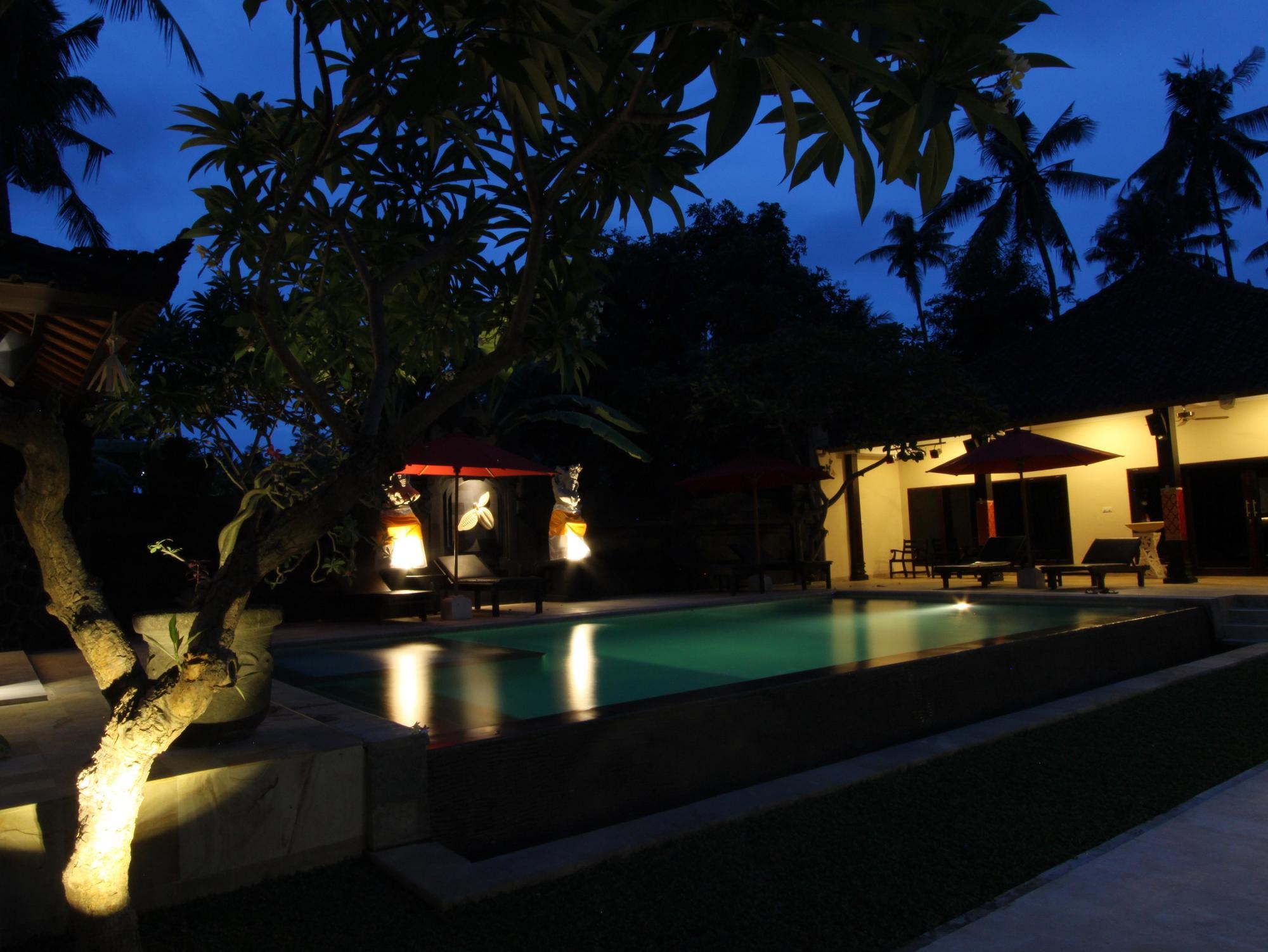 Hotel Melamun Lovina Beach Extérieur photo