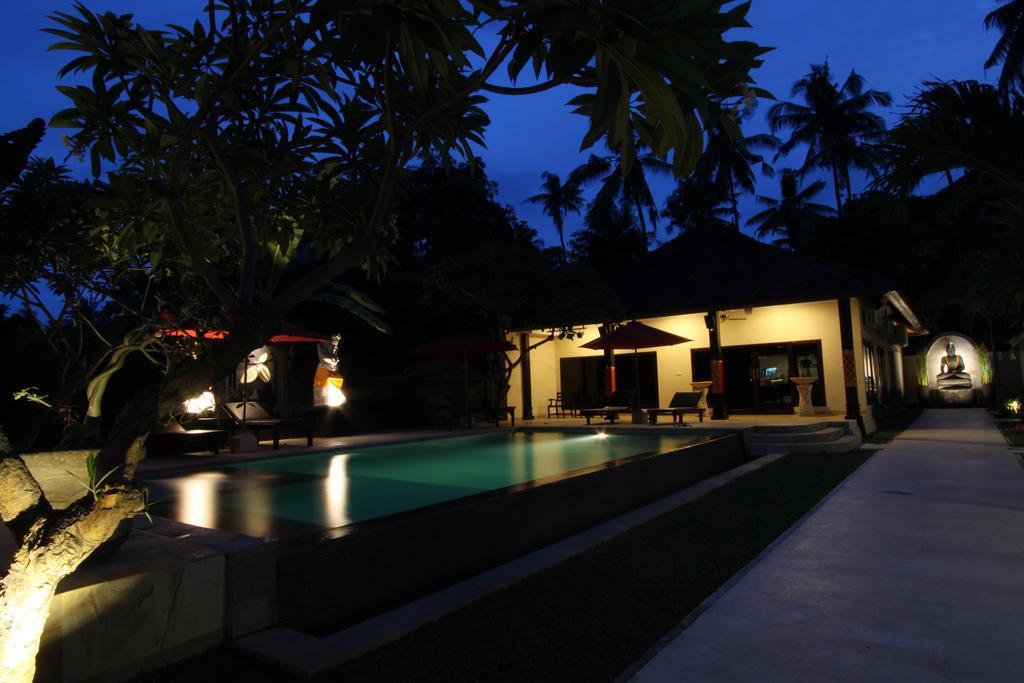 Hotel Melamun Lovina Beach Extérieur photo