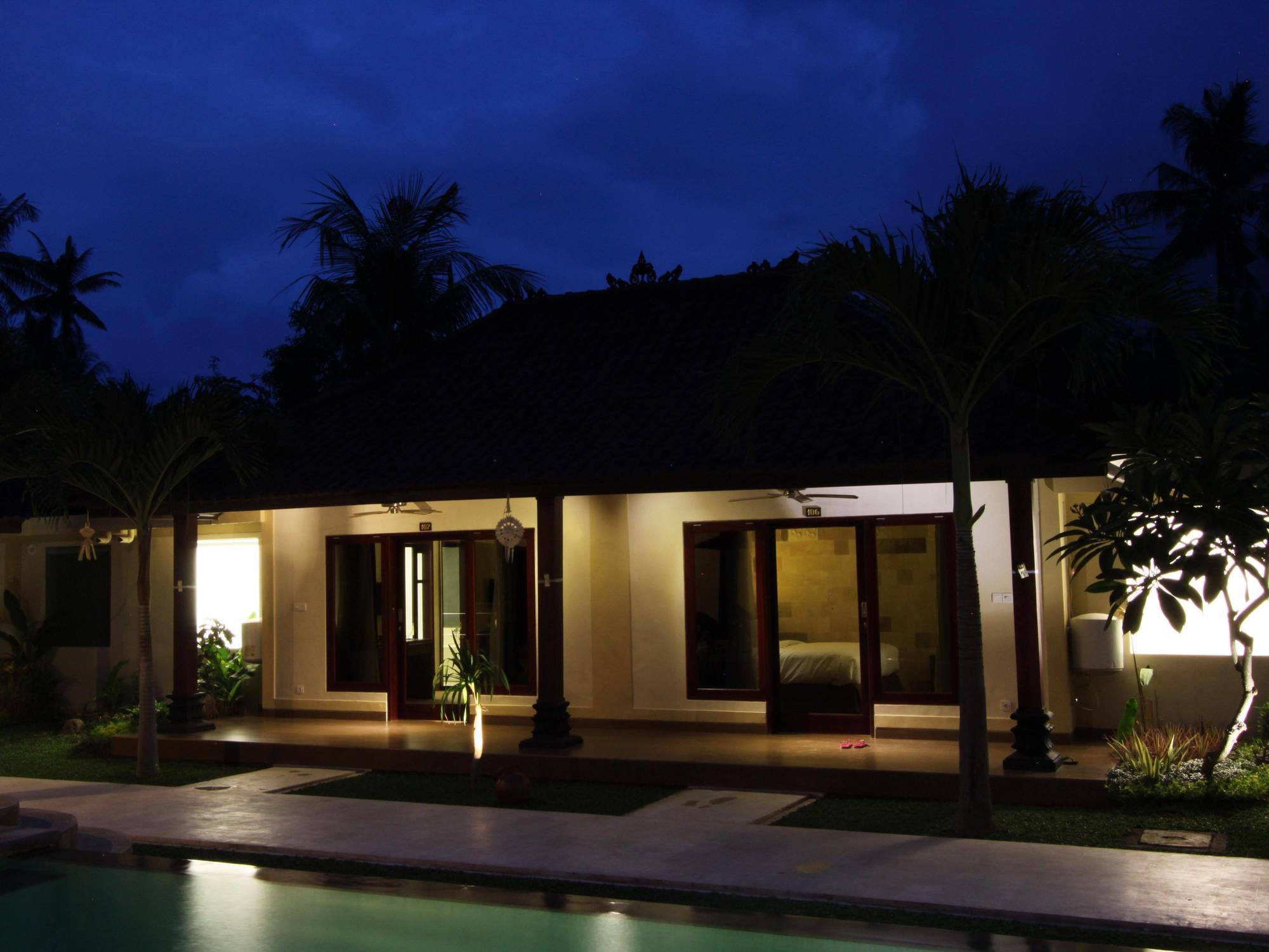 Hotel Melamun Lovina Beach Extérieur photo