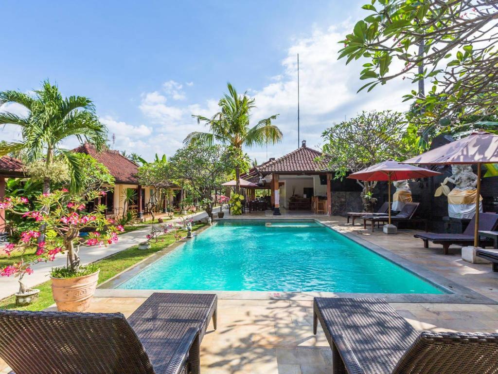 Hotel Melamun Lovina Beach Extérieur photo